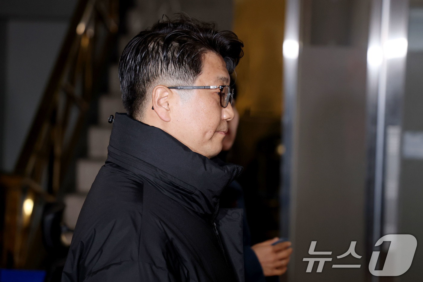 (서울=뉴스1) 이광호 기자 = 쿠팡 일용직 노동자 퇴직금 미지급 사건 수사 과정에서 외압이 있었다고 폭로한 문지석 검사가 11일 오전 서울 서초구 안권섭 특별검사팀 사무실에 참고 …