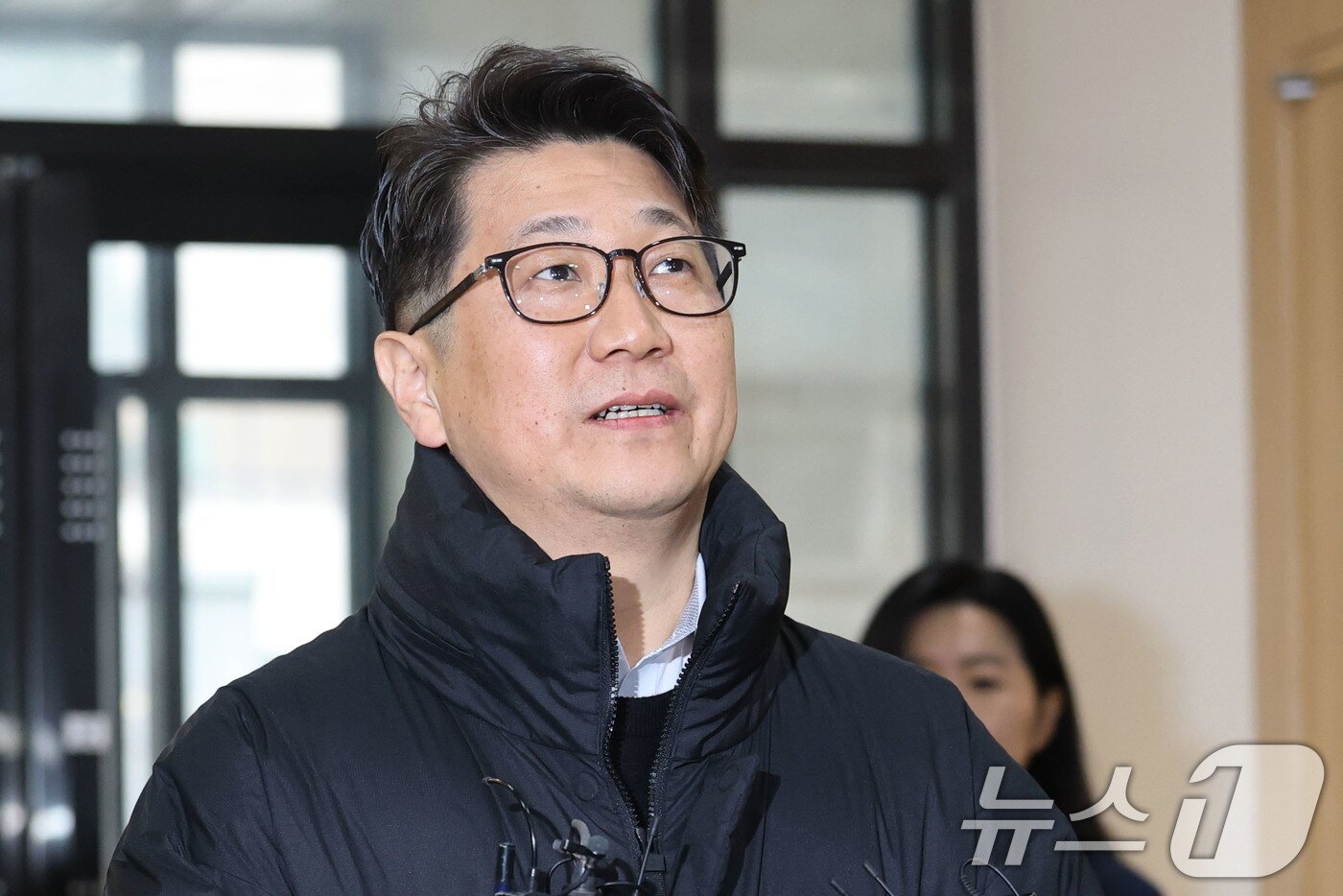 본문 이미지 - 쿠팡 일용직 노동자 퇴직금 미지급 사건 수사 과정에서 외압이 있었다고 폭로한 문지석 검사가 11일 오전 서울 서초구 안권섭 특별검사팀 사무실에 참고인 신분으로 출석하며 발언하고 있다. 2025.12.11/뉴스1 ⓒ News1 이광호 기자