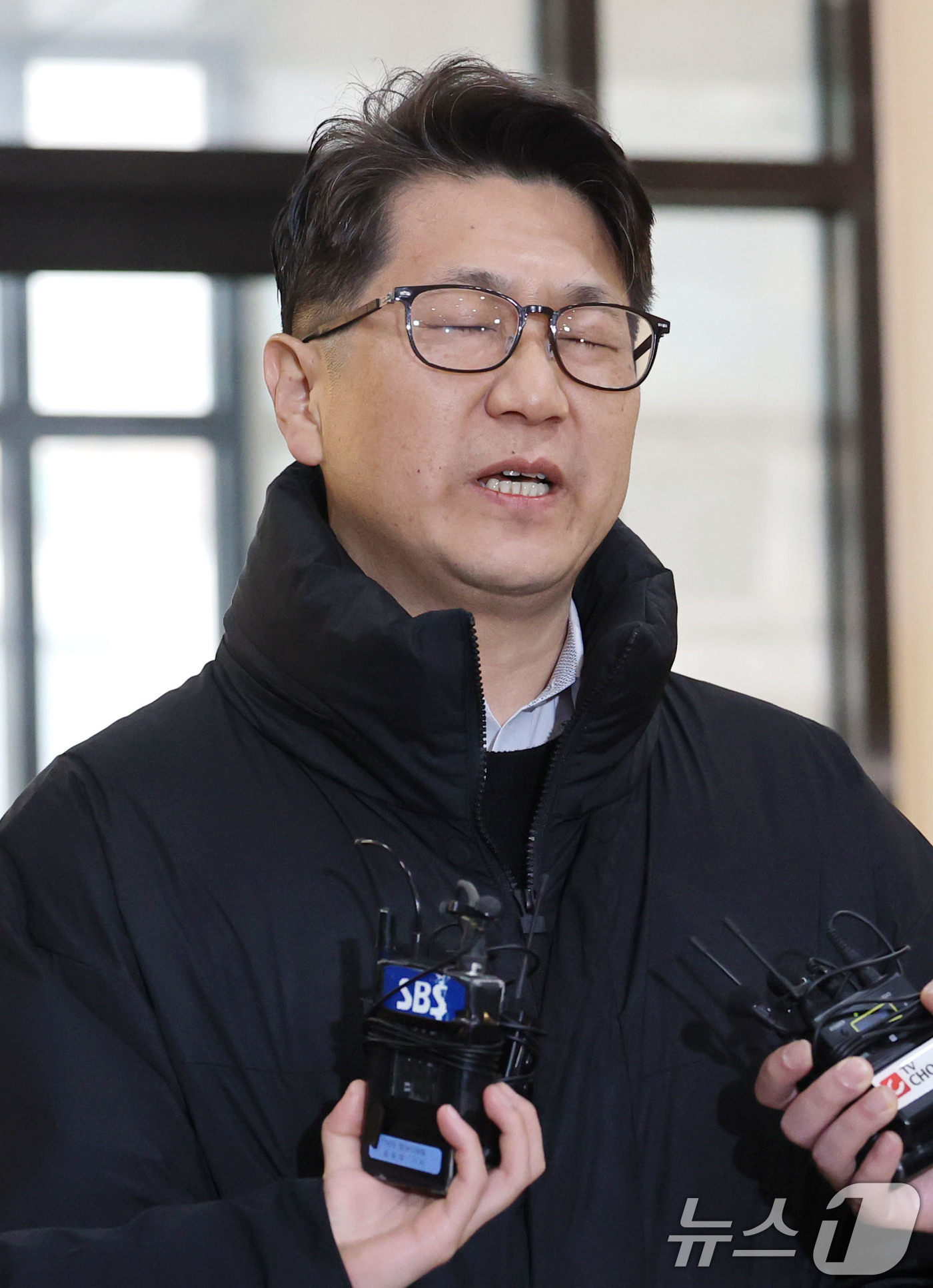 (서울=뉴스1) 이광호 기자 = 쿠팡 일용직 노동자 퇴직금 미지급 사건 수사 과정에서 외압이 있었다고 폭로한 문지석 검사가 11일 오전 서울 서초구 안권섭 특별검사팀 사무실에 참고 …