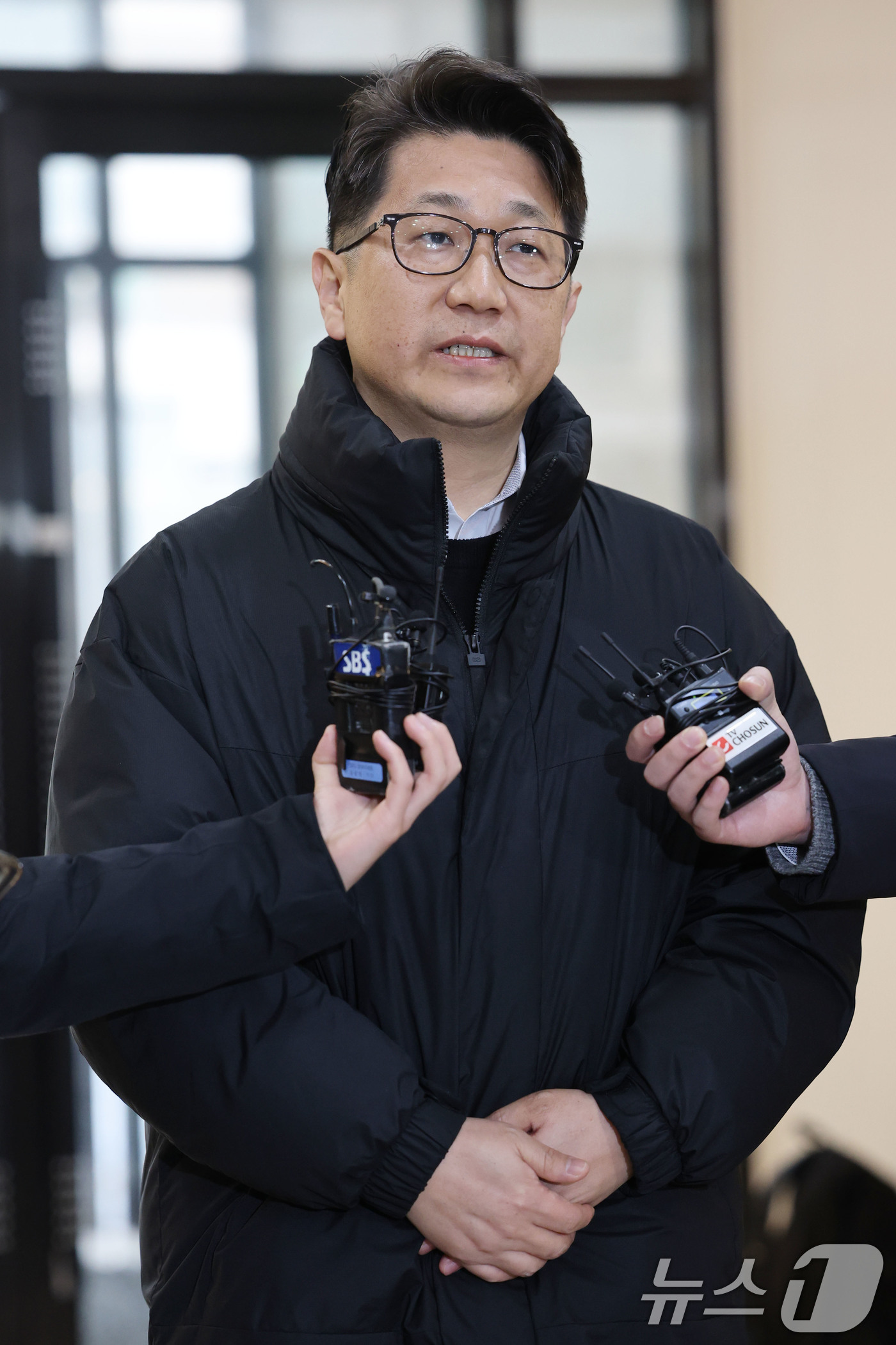 (서울=뉴스1) 이광호 기자 = 쿠팡 일용직 노동자 퇴직금 미지급 사건 수사 과정에서 외압이 있었다고 폭로한 문지석 검사가 11일 오전 서울 서초구 안권섭 특별검사팀 사무실에 참고 …