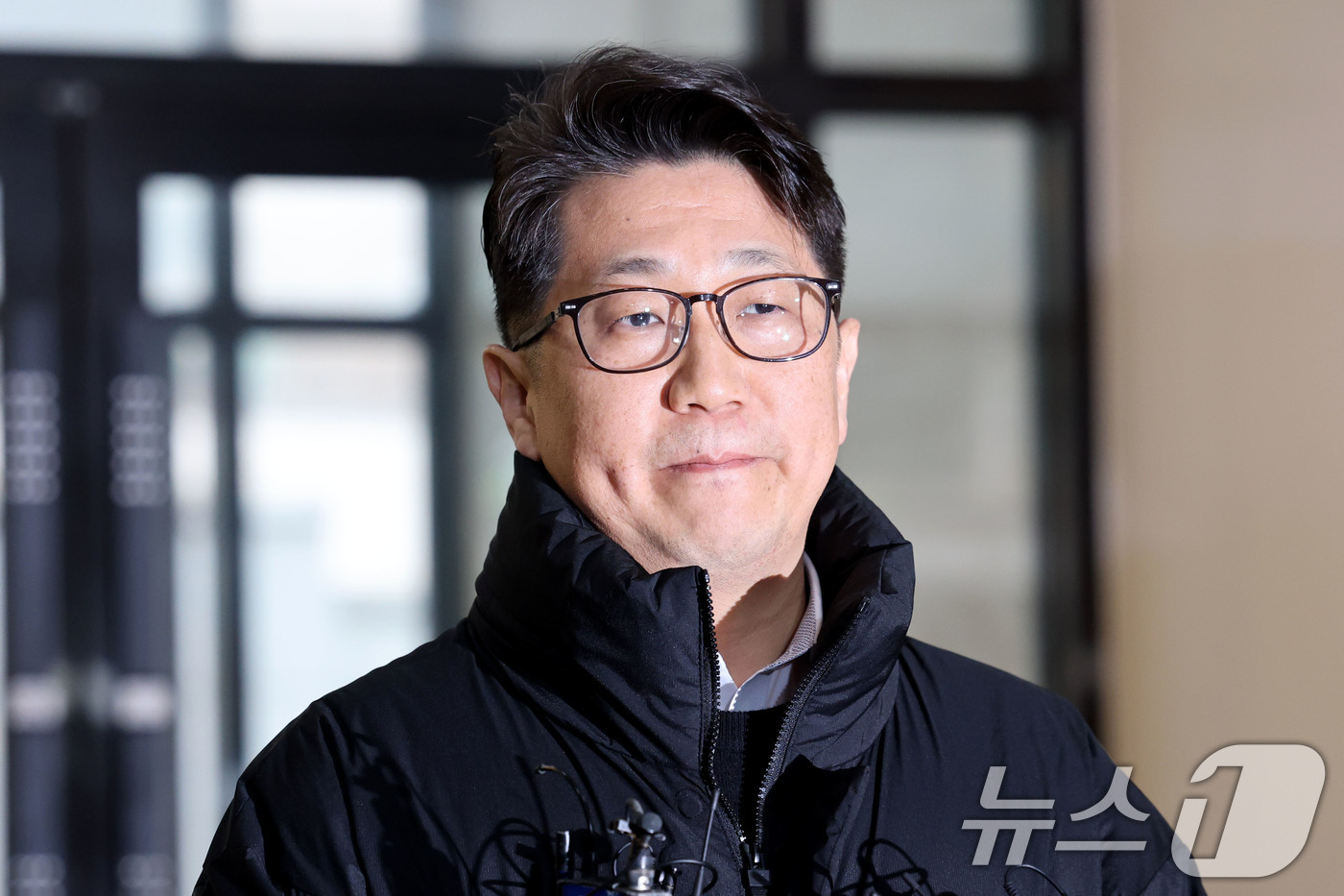 (서울=뉴스1) 이광호 기자 = 쿠팡 일용직 노동자 퇴직금 미지급 사건 수사 과정에서 외압이 있었다고 폭로한 문지석 검사가 11일 오전 서울 서초구 안권섭 특별검사팀 사무실에 참고 …