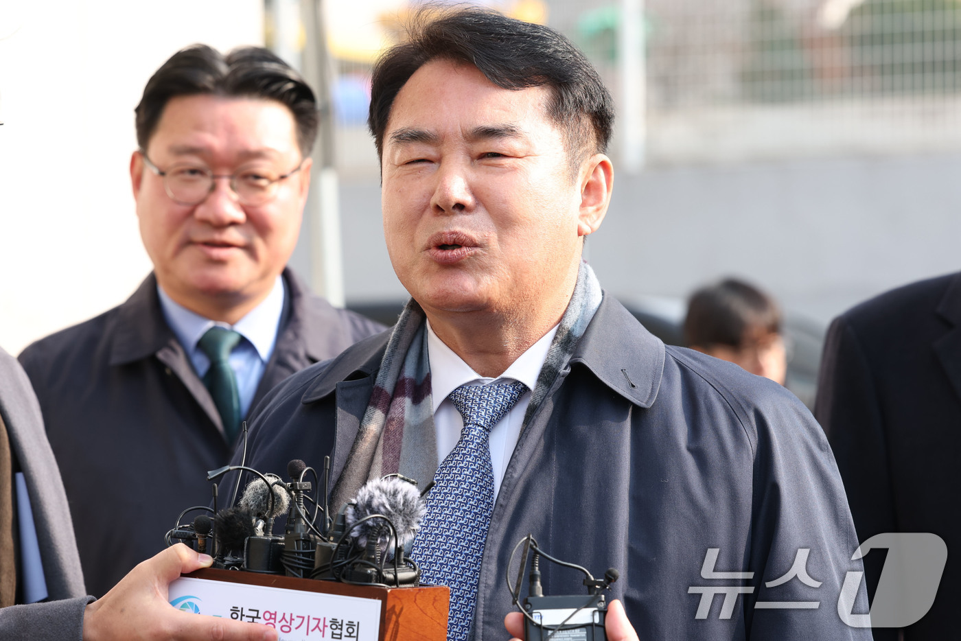 (광주=뉴스1) 이승현 기자 = 이정선 광주시교육감이 11일 오전 광주 동구 지방법원에서 열리는 사전구속영장 실질심사에 출석하기 전 발언하고 있다. 이 교육감은 지난 2022년 신 …