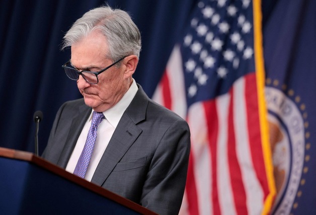 연준은 1회·시장은 2회 예상…내년 금리인하에 '파월 하차' 변수