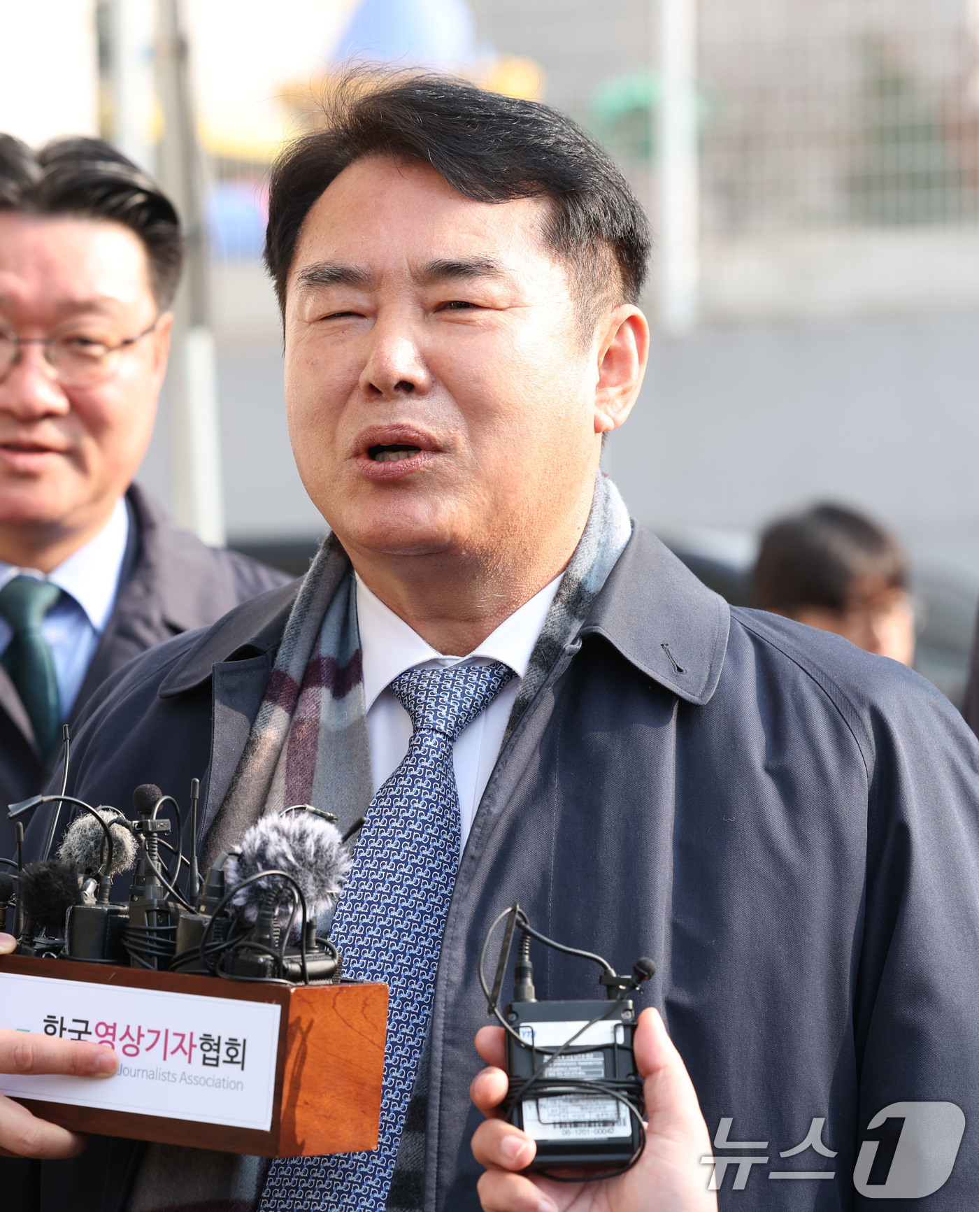 (광주=뉴스1) 이승현 기자 = 이정선 광주시교육감이 11일 오전 광주 동구 지방법원에서 열리는 사전구속영장 실질심사에 출석하기 전 발언하고 있다. 이 교육감은 지난 2022년 신 …