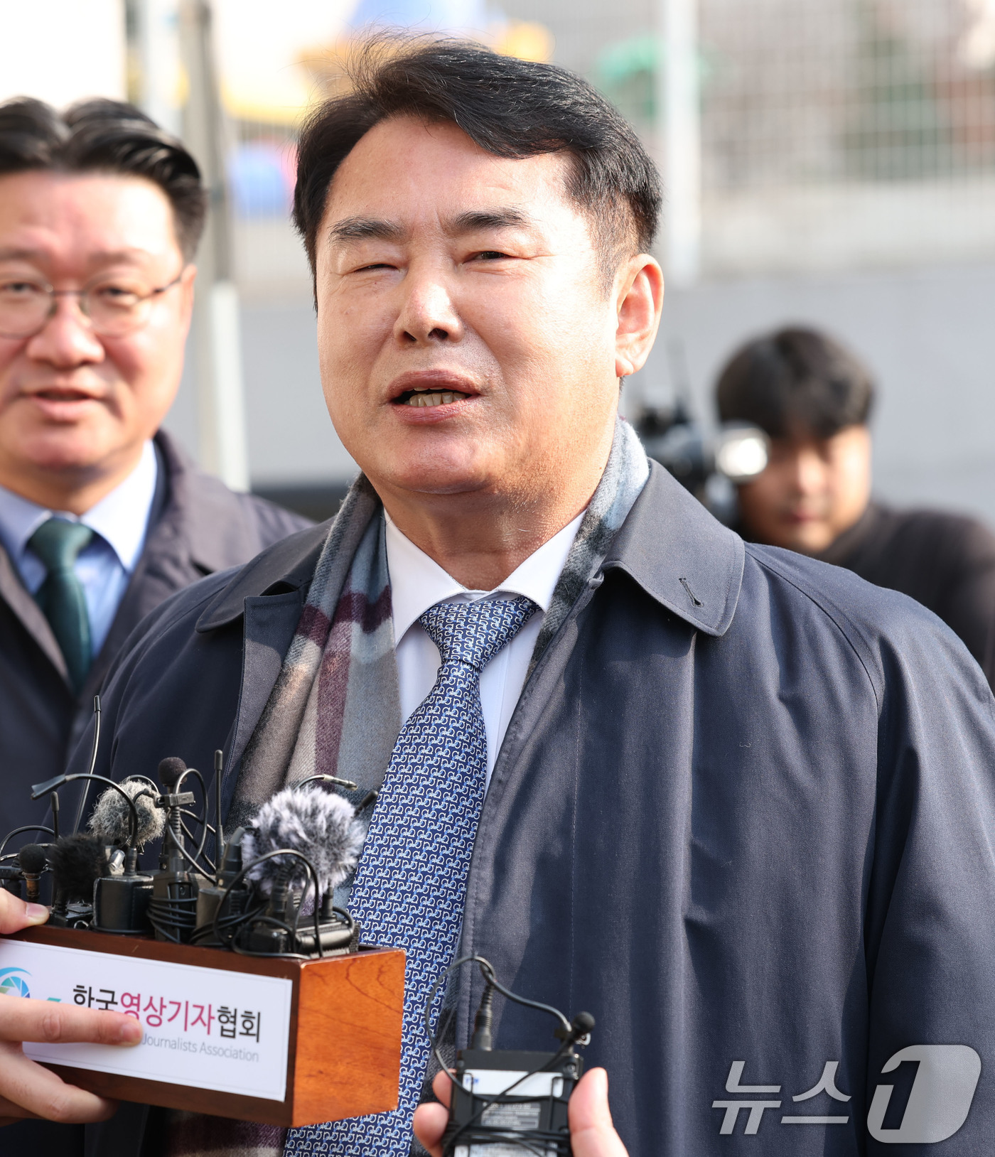 (광주=뉴스1) 이승현 기자 = 이정선 광주시교육감이 11일 오전 광주 동구 지방법원에서 열리는 사전구속영장 실질심사에 출석하기 전 발언하고 있다. 이 교육감은 지난 2022년 신 …