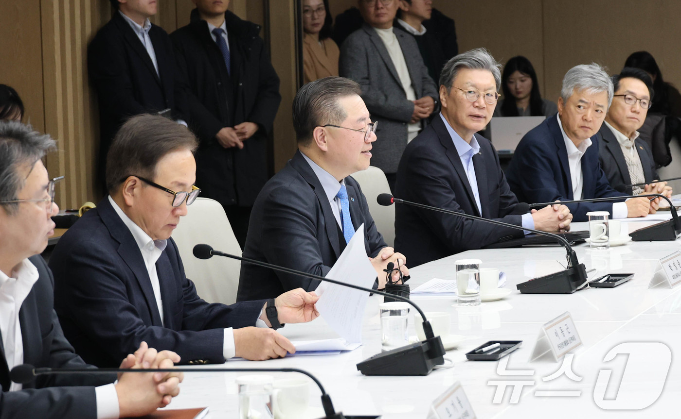 (서울=뉴스1) = 박일준 대한상공회의소 상근부회장이 11일 서울 중구 대한상공회의소 회관에서 열린 '더불어민주당 코스피5000특위·경제형벌민사책임합리화TF-경제8단체 간담회'에서 …