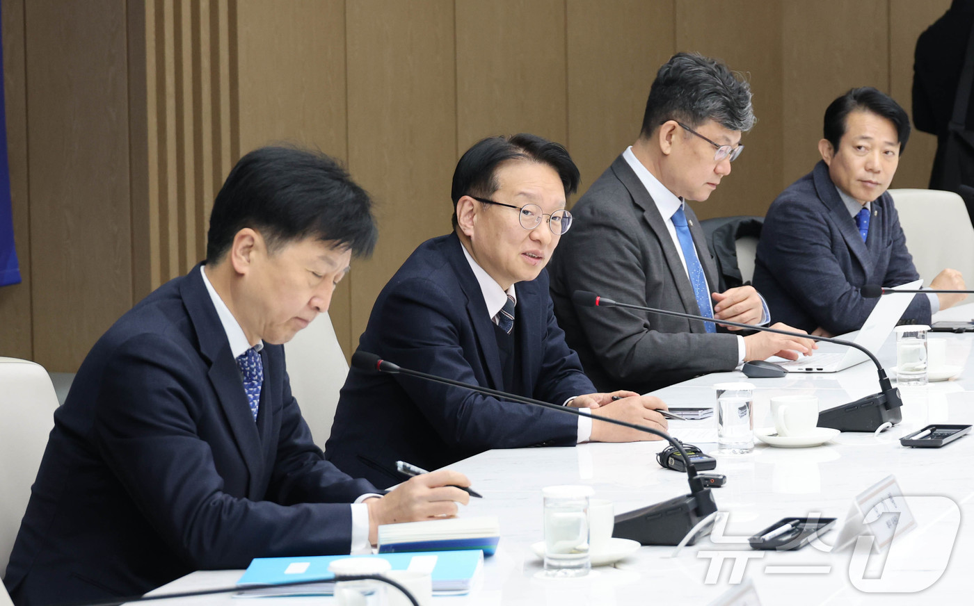 (서울=뉴스1) = 권칠승 더불어민주당 코스피5000특위 경제형벌민사책임합리화TF 단장이 11일 서울 중구 대한상공회의소 회관에서 열린 '더불어민주당 코스피5000특위·경제형벌민사 …