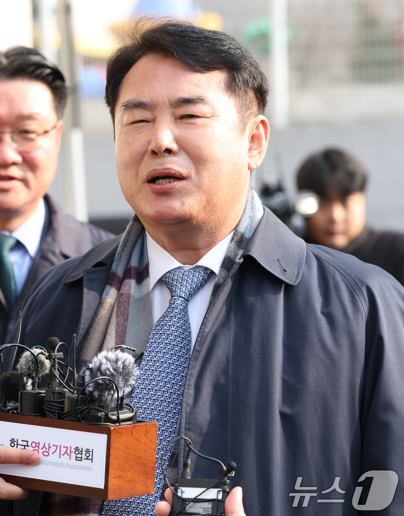 (광주=뉴스1) 이승현 기자 = 이정선 광주시교육감이 11일 오전 광주 동구 지방법원에서 열리는 사전구속영장 실질심사에 출석하기 전 발언하고 있다. 이 교육감은 지난 2022년 신 …