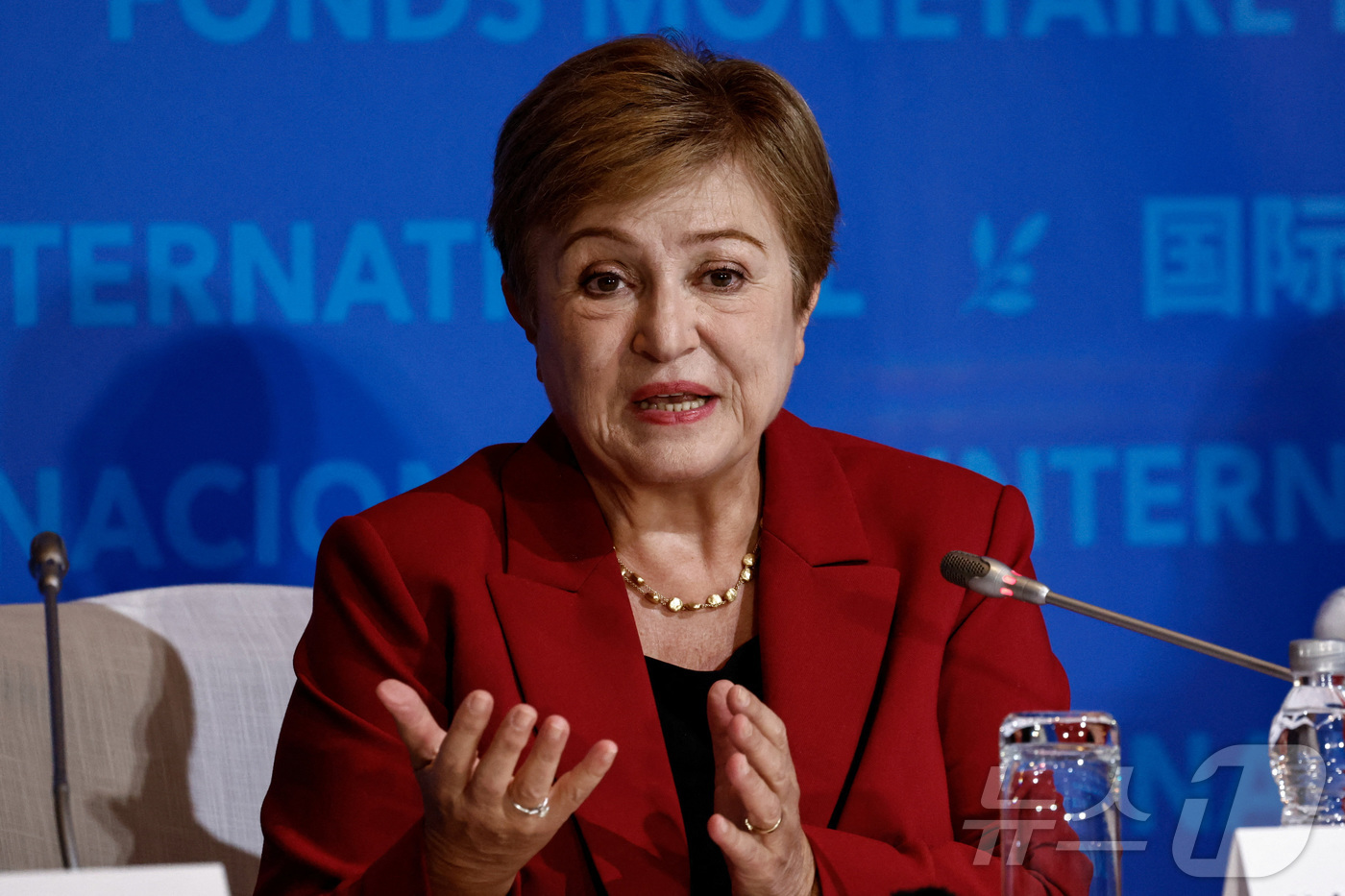 (베이징 로이터=뉴스1) 김지완 기자 = 10일 크리스탈리나 게오르기에바 국제통화기금(IMF) 총재가 중국 베이징에서 기자회견을 하고 있다. 2025.12.10ⓒ 로이터=뉴스1