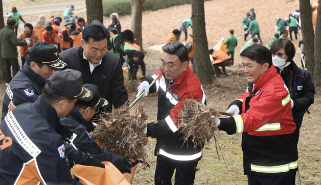 "산불 예방" 울산시, 산림 인화물질 제거 캠페인