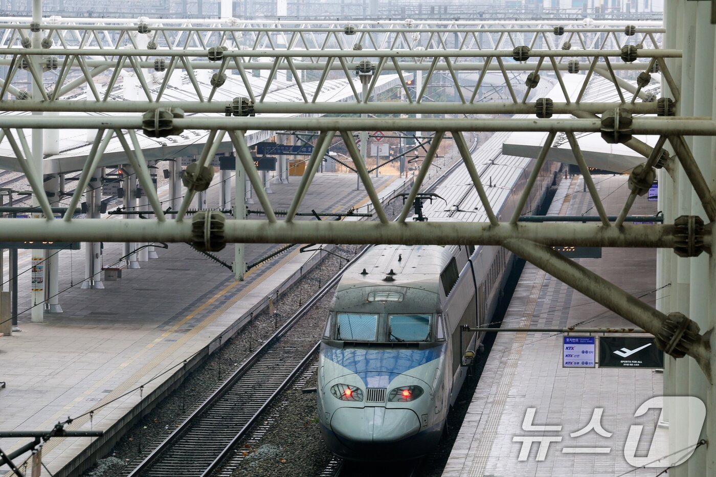 본문 이미지 - KTX(뉴스1 DB)ⓒ News1 안은나 기자