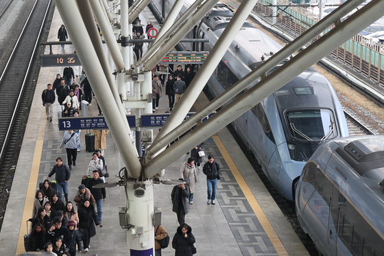 정상 운행되는 열차