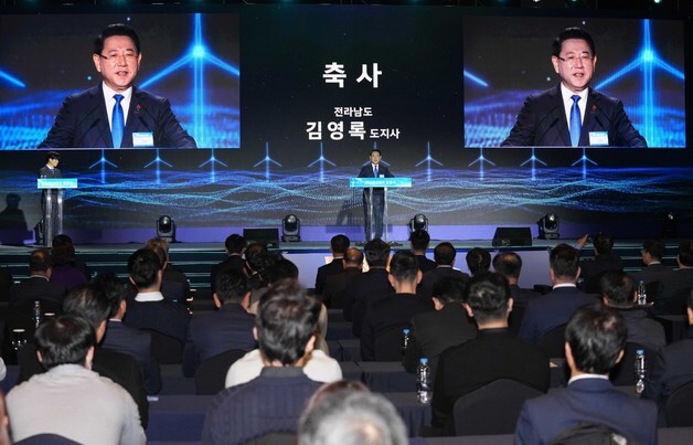 김영록 지사, SK E&S 전남해상풍력1단지 준공식 참석