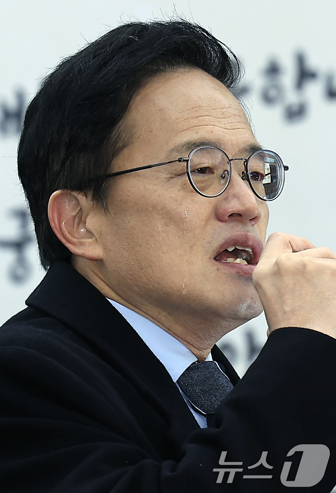 (서울=뉴스1) 박정호 기자 = 박주민 더불어민주당 의원이 11일 오전 서울 광화문 광장에서 서울시장 출마를 선언하고 있다.  2025.12.11/뉴스1