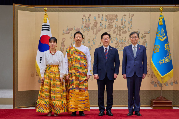 이재명 대통령, 주한가나 대사 신임장 제정