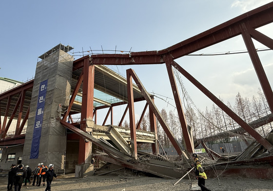 [속보] 광주 도서관 공사장 붕괴로 4명 매몰…구조 1명 심정지