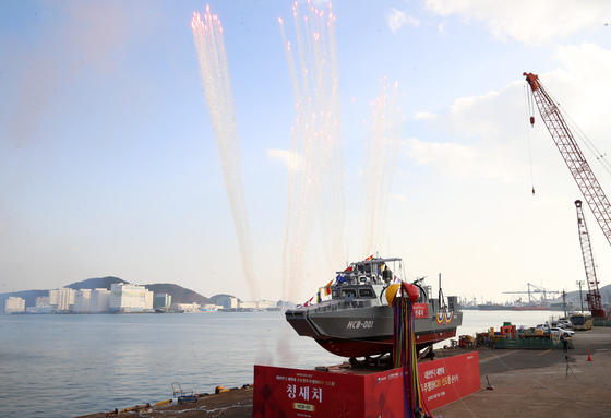 해병대 고속전투주정 '청새치' 진수