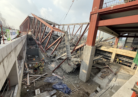 '4명 사망 도서관 붕괴'…경찰, 광주시 종합건설본부 압수수색