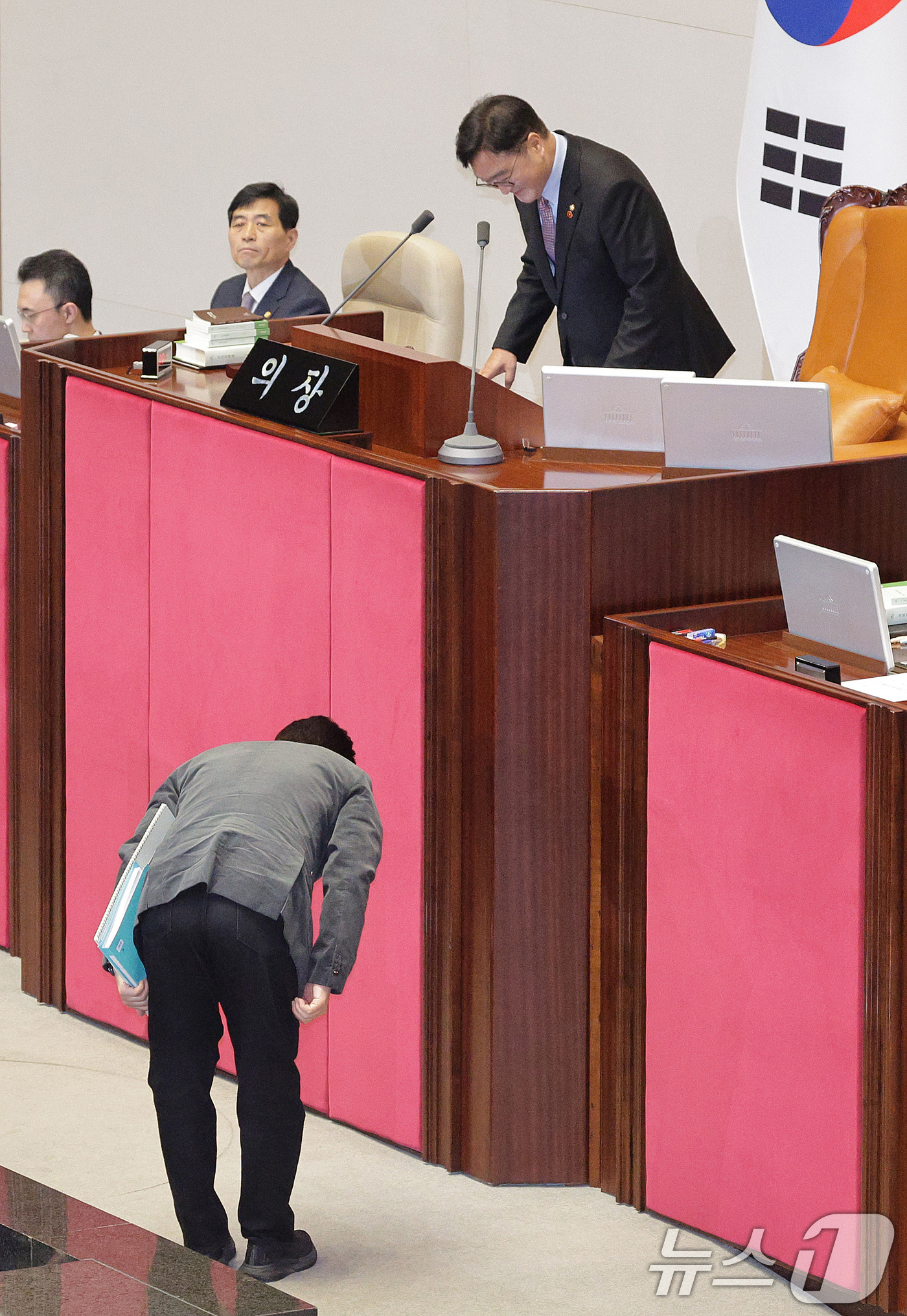 (서울=뉴스1) 신웅수 기자 = 곽규택 국민의힘 의원이 11일 서울 여의도 국회에서 열린 제430회국회(임시회) 제1차 본회의에서 형사소송법 일부개정법률안(대안)에 대한 무제한 토 …