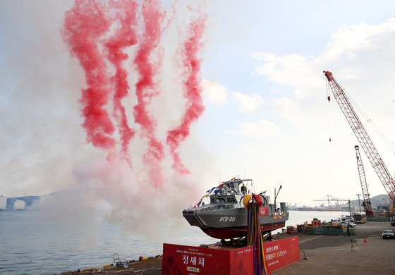 해병대, 첫 함정 도입 '청새치' 진수