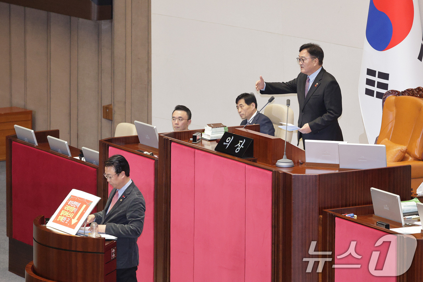 (서울=뉴스1) 신웅수 기자 = 곽규택 국민의힘 의원이 11일 서울 여의도 국회에서 열린 제430회국회(임시회) 제1차 본회의에서 형사소송법 일부개정법률안(대안)에 대한 무제한 토 …