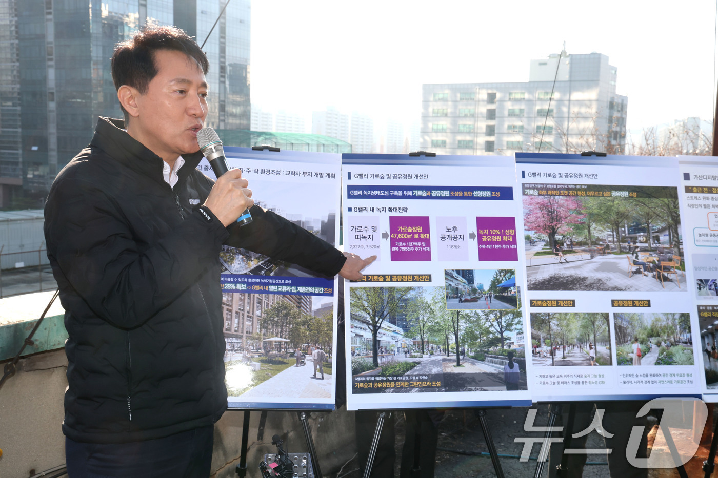 (서울=뉴스1) 이광호 기자 = 오세훈 서울시장이 11일 오후 서울 금천구 G밸리 국가산업단지 내 특별계획구역 민간개발부지인 교학사 부지를 방문해 개발 계획에 대해 발언하고 있다. …