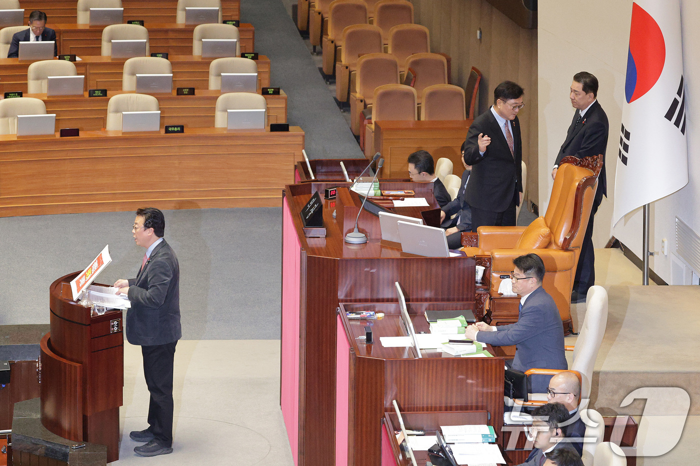 (서울=뉴스1) 신웅수 기자 = 곽규택 국민의힘 의원이 11일 서울 여의도 국회에서 열린 제430회국회(임시회) 제1차 본회의에서 형사소송법 일부개정법률안(대안)에 대한 무제한 토 …