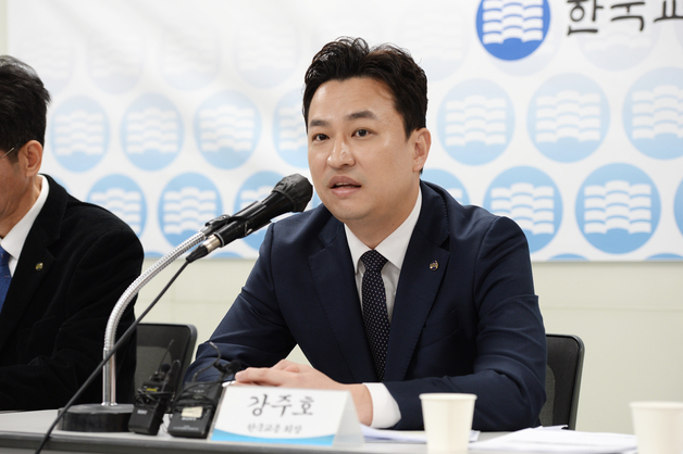 교총 회장 "악성민원 맞고소로 교권 보호…국가, 소송 대리해야"