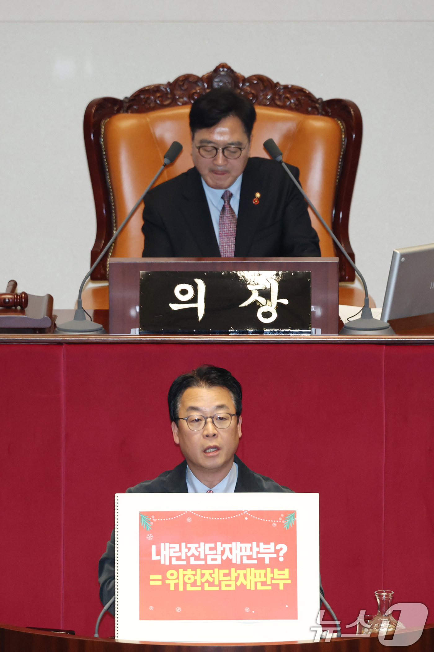 (서울=뉴스1) 이승배 기자 = 곽규택 국민의힘 의원이 11일 서울 여의도 국회에서 열린 제430회국회(임시회) 1차 본회의에서 형사소송법 일부개정법률안(대안)에 대한 무제한 토론 …