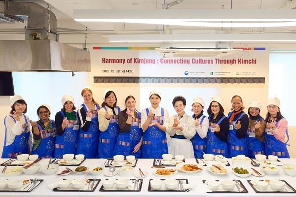 식품명인체험홍보관, 주한대사 배우자들과 함께 김장 행사 개최