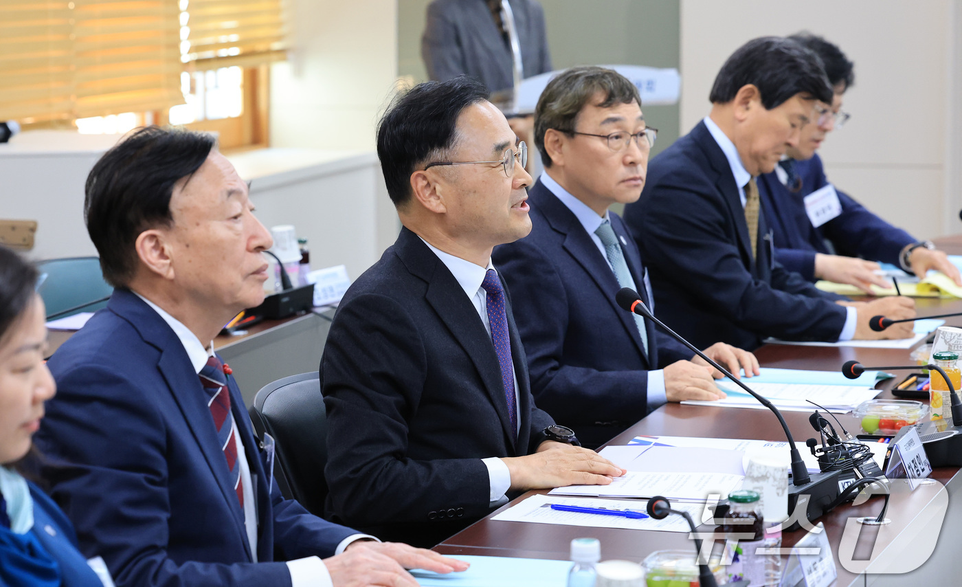 (서울=뉴스1) 임세영 기자 = 차정인 국가교육위원장이 11일 서울 종로구 정부서울청사에서 열린 시·도교육감 간담회에서 모두발언을 하고 있다. 2025.12.11/뉴스1