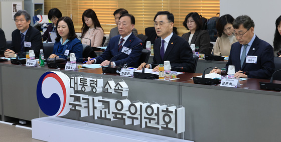 국가교육위원장·시도교육감 간담회 주재하는 차정인 위원장