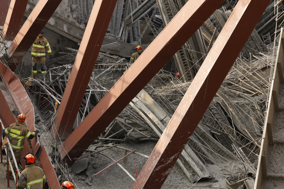 무너진 철골구조