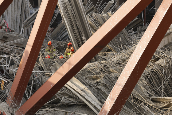 [속보] 광주 도서관 붕괴 사고…2번째 매몰자 구조