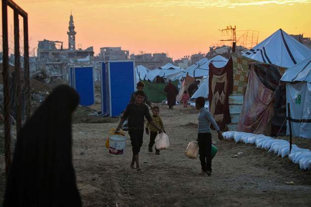 [포토] 물 길으러 가는 팔레스타인 어린이들