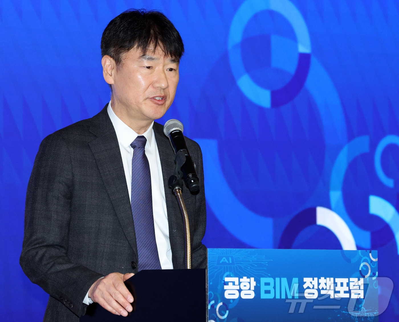 (인천공항=뉴스1) 공항사진기자단 = 박재희 한국공항공사 사장직무대행이 11일 서울 강서구 공항동 한국공항공사 본사에서 열린 '공항BIM 정책포럼'에서 축사를 하고 있다. 2025 …