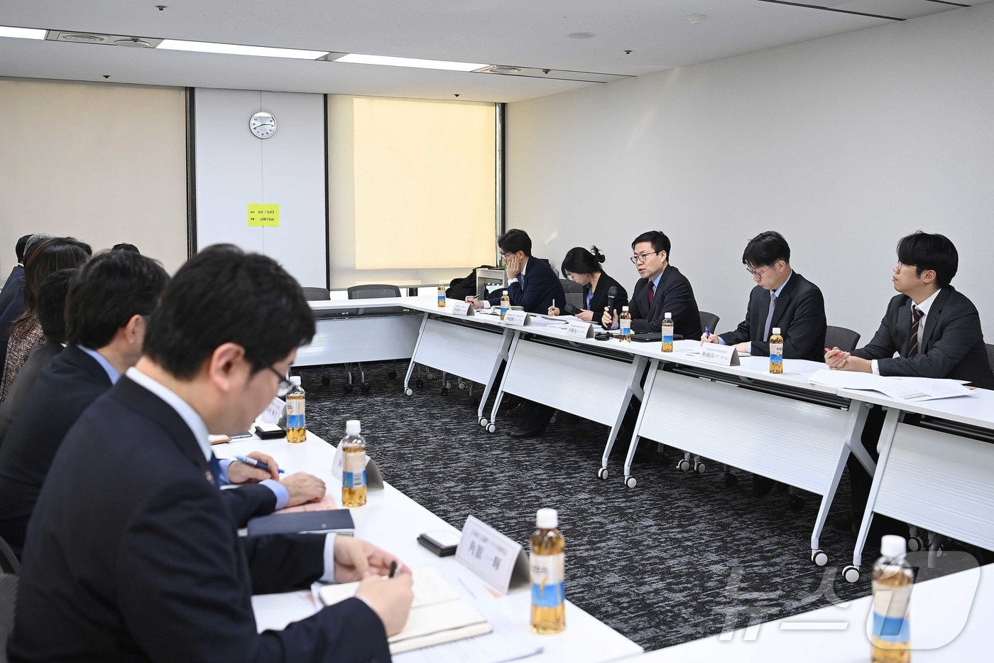 (서울=뉴스1) = 여한구 산업통상자원부 통상교섭본부장이 11일 오후 서울 중구 한국프레스센터 회의실에서 열린 마쓰우라 데쓰야 SJC 이사장을 비롯한 유관기관 관계자가 참석한 가운 …