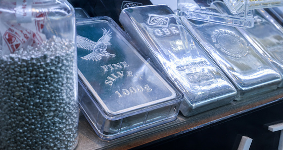 은값 폭등에 60% 수익 낸 개미, 익절 때 왔나…"○○ 해소 땐 급락 위험"