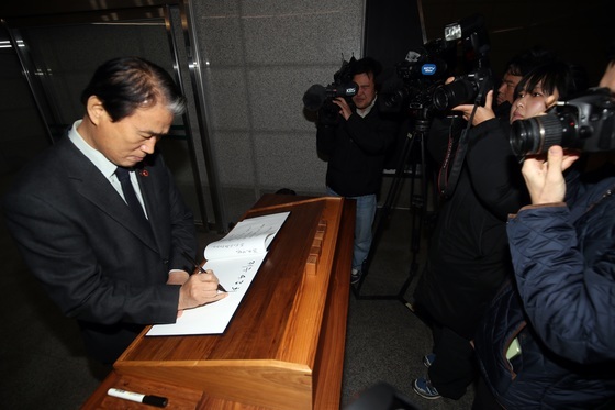 4·3 학살 박진경 논란 속 제주 찾은 권오을 장관