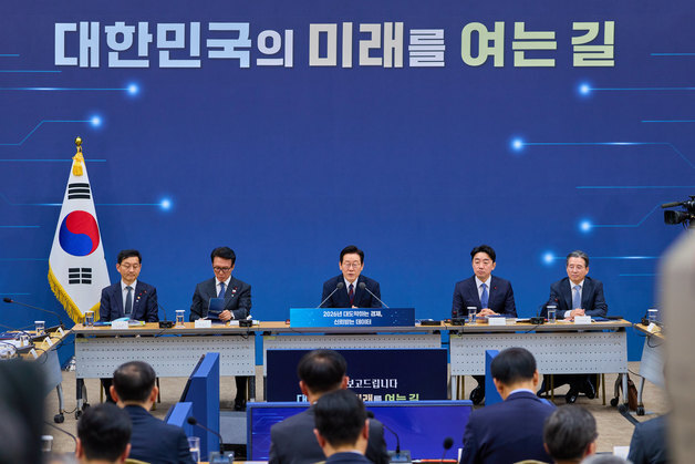 李대통령, 부처 업무보고 이틀차…쿠팡 유출·도심주택 공급·AI 정책 점검