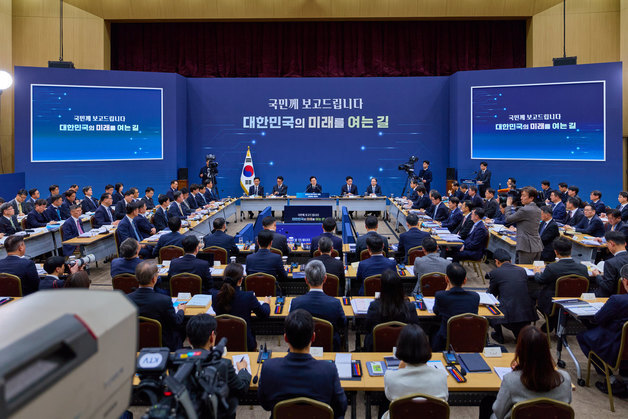 "AI 3강 도약"…정부 내년 AI 예산 3배 확대, 9.9조 투입