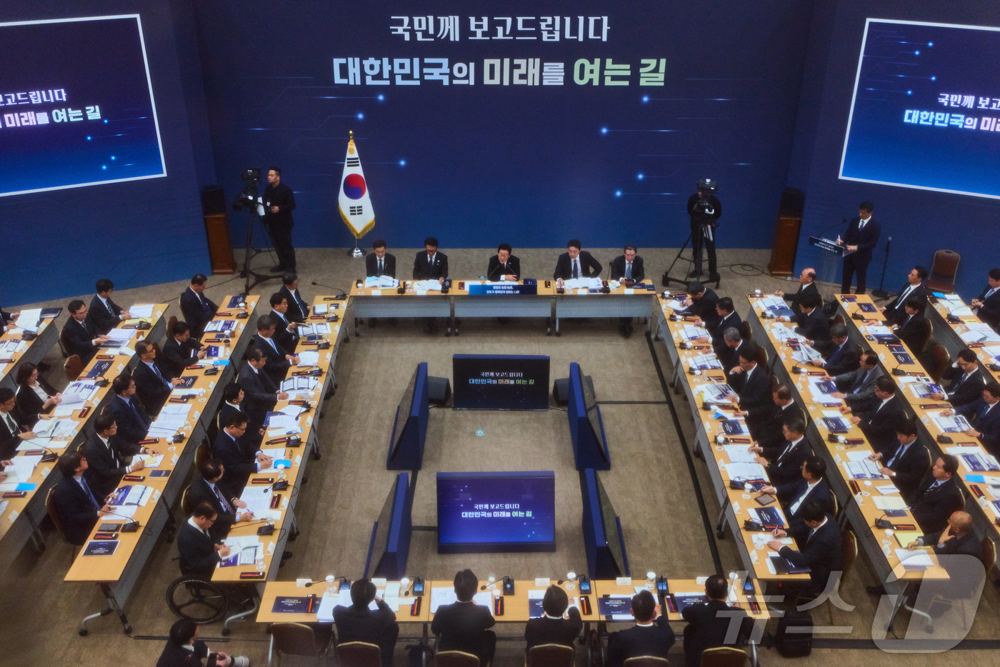 (서울=뉴스1) 이재명 기자 = 이재명 대통령이 11일 세종시 정부세종컨벤션센터에서 열린 '희망찬 농업·농촌, 모두가 행복하게 일하는 나라' 농림축산식품부(농촌진흥청·산림청)-고용 …