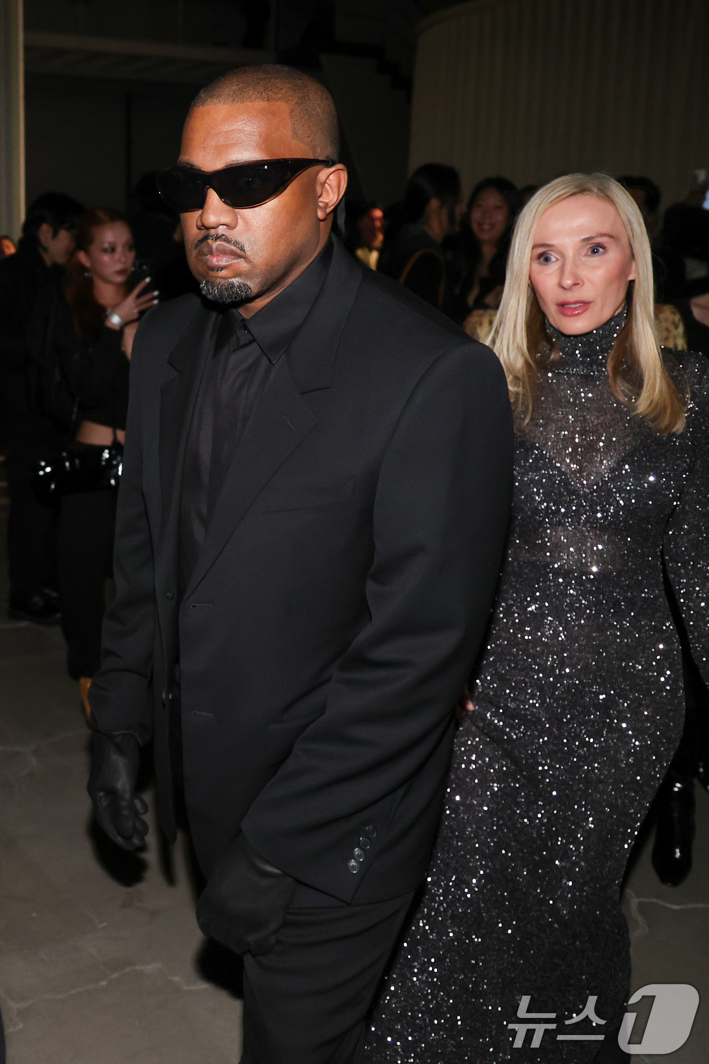 (서울=뉴스1) 안은나 기자 = 세계적 아티스트 칸예 웨스트(Kanye West)가 11일 서울 성동구 레이어41 스튜디오에서 열린 아내 비앙카 센소리(Bianca Censori) …