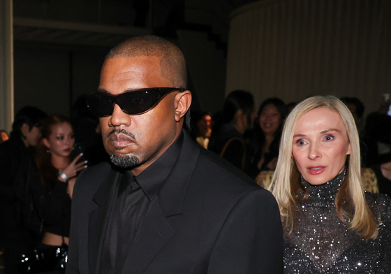 아내 비앙카 전시 위해 방한한 칸예 웨스트