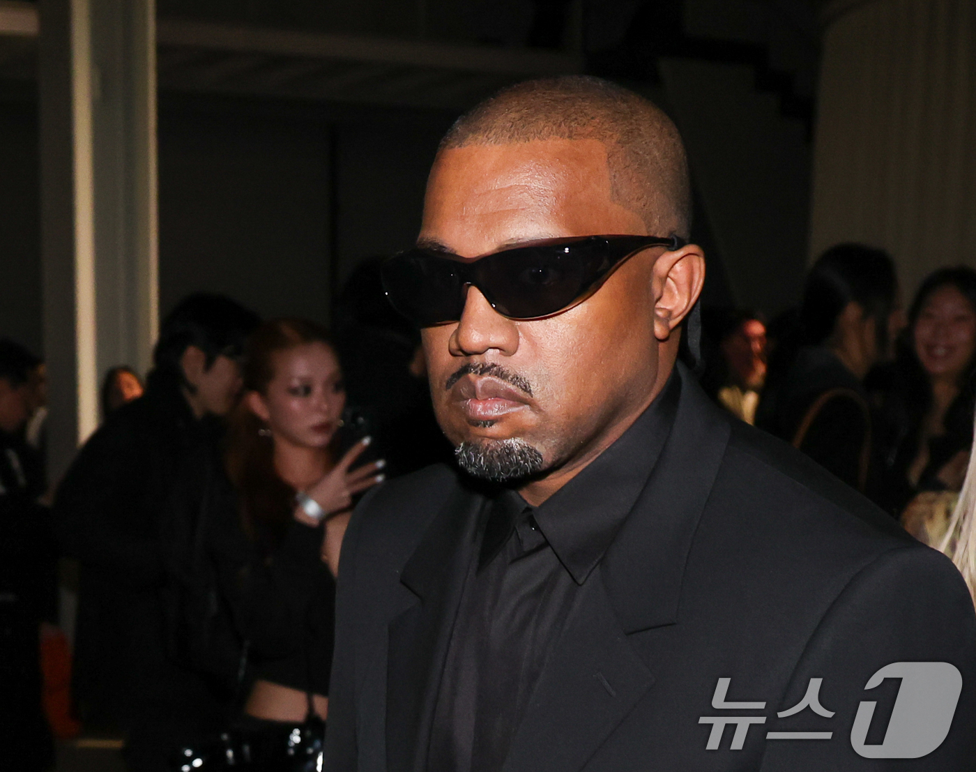 (서울=뉴스1) 안은나 기자 = 세계적 아티스트 칸예 웨스트(Kanye West)가 11일 서울 성동구 레이어41 스튜디오에서 열린 아내 비앙카 센소리(Bianca Censori) …