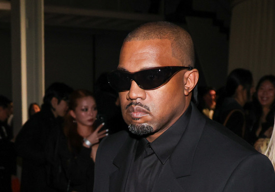 아내 비앙카 전시 위해 방한한 칸예 웨스트