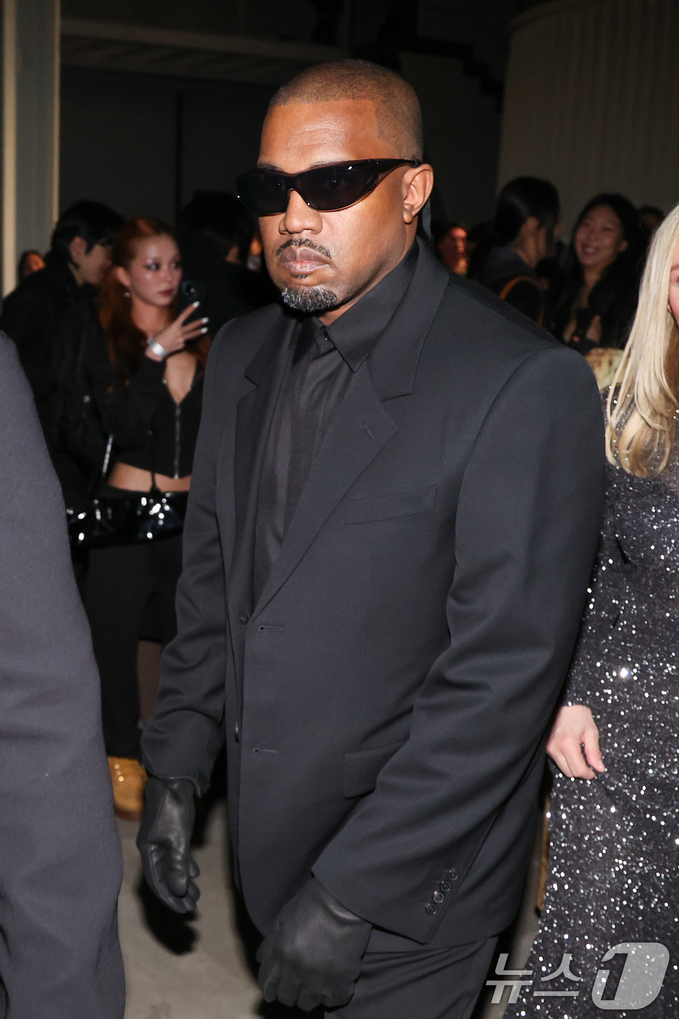 (서울=뉴스1) 안은나 기자 = 미국 유명 래퍼이자 사업가 칸예 웨스트(Kanye West)가 11일 서울 성동구 레이어41 스튜디오에서 열린 아내 비앙카 센소리(Bianca Ce …