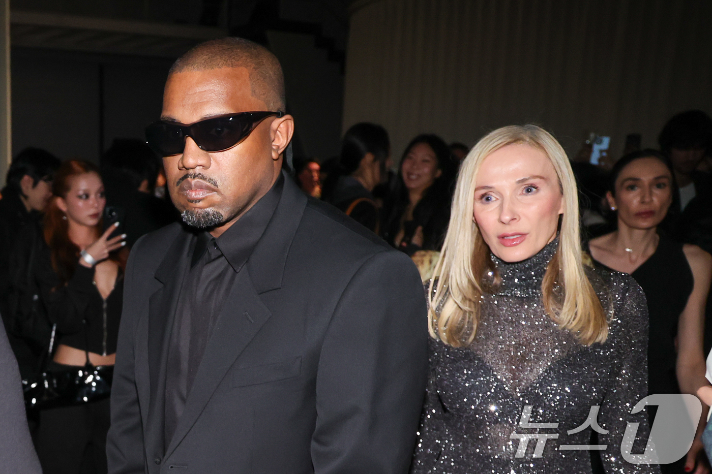 (서울=뉴스1) 안은나 기자 = 미국 유명 래퍼이자 사업가 칸예 웨스트(Kanye West)가 11일 서울 성동구 레이어41 스튜디오에서 열린 아내 비앙카 센소리(Bianca Ce …