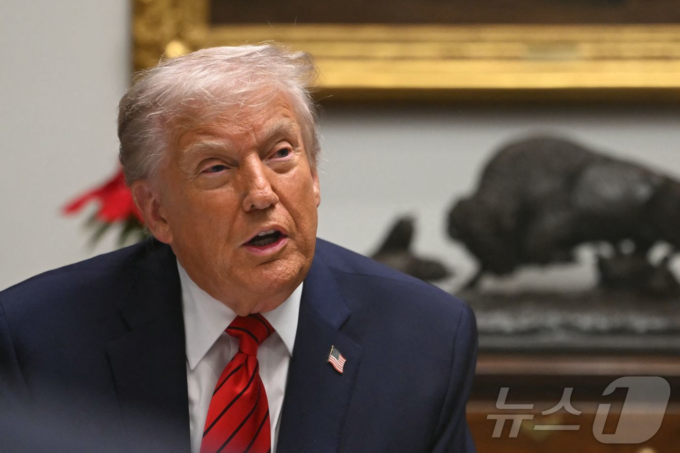 (워싱턴DC AFP=뉴스1) 류정민 특파원 = 도널드 트럼프 미국 대통령이 10일(현지시간) 워싱턴DC 백악관에서 열린 기술 기업 최고경영자(CEO)들과의 라운드테이블 행사에서 1 …