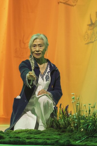 본문 이미지 - &#39;태풍&#39; 공연 중인 예수정&#40;국립극단 제공&#41;